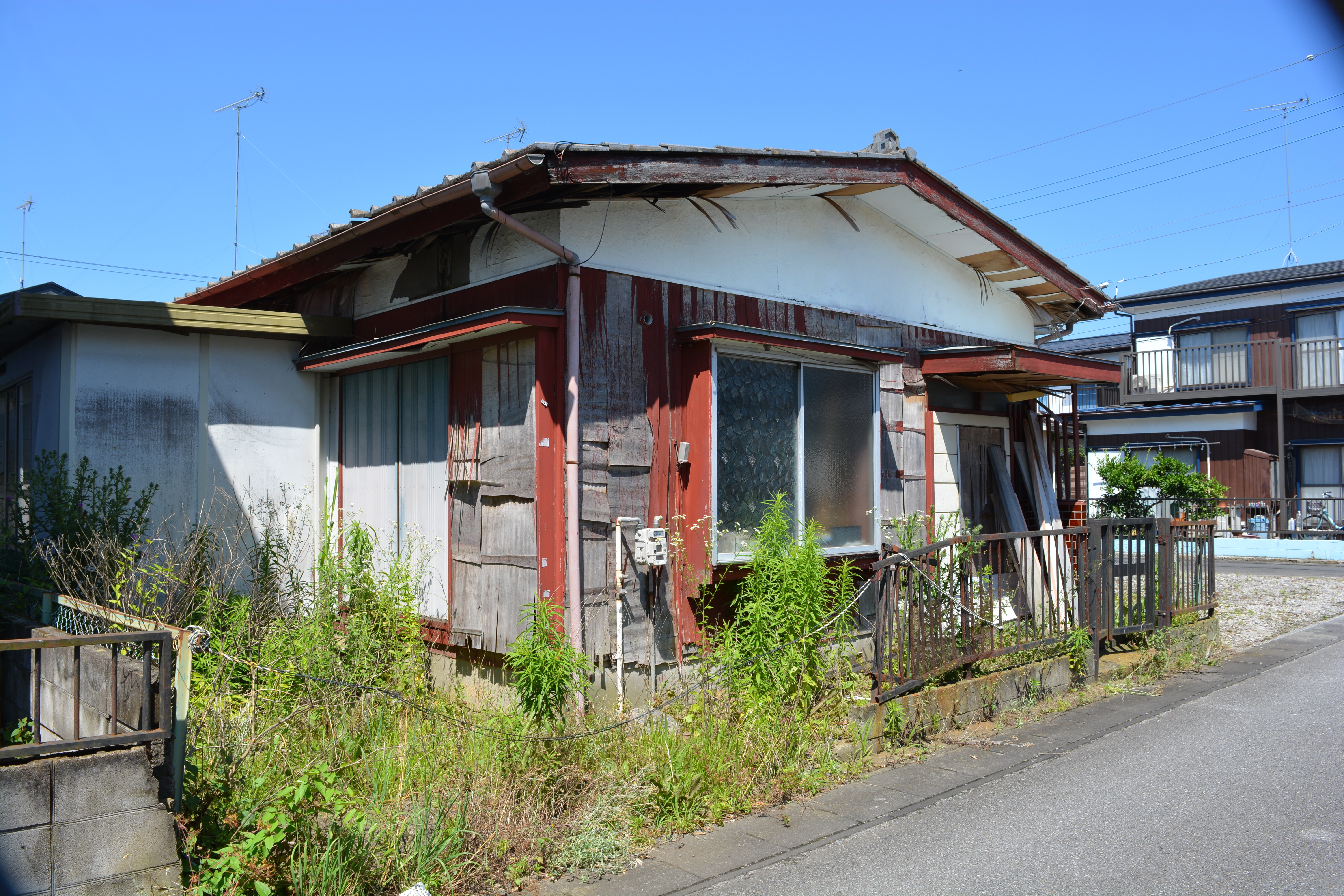 【2023年法改正】放置空き家が「増税6倍」になる前に！「管理不全空き家」のリスクと処分・引き取りの全手法