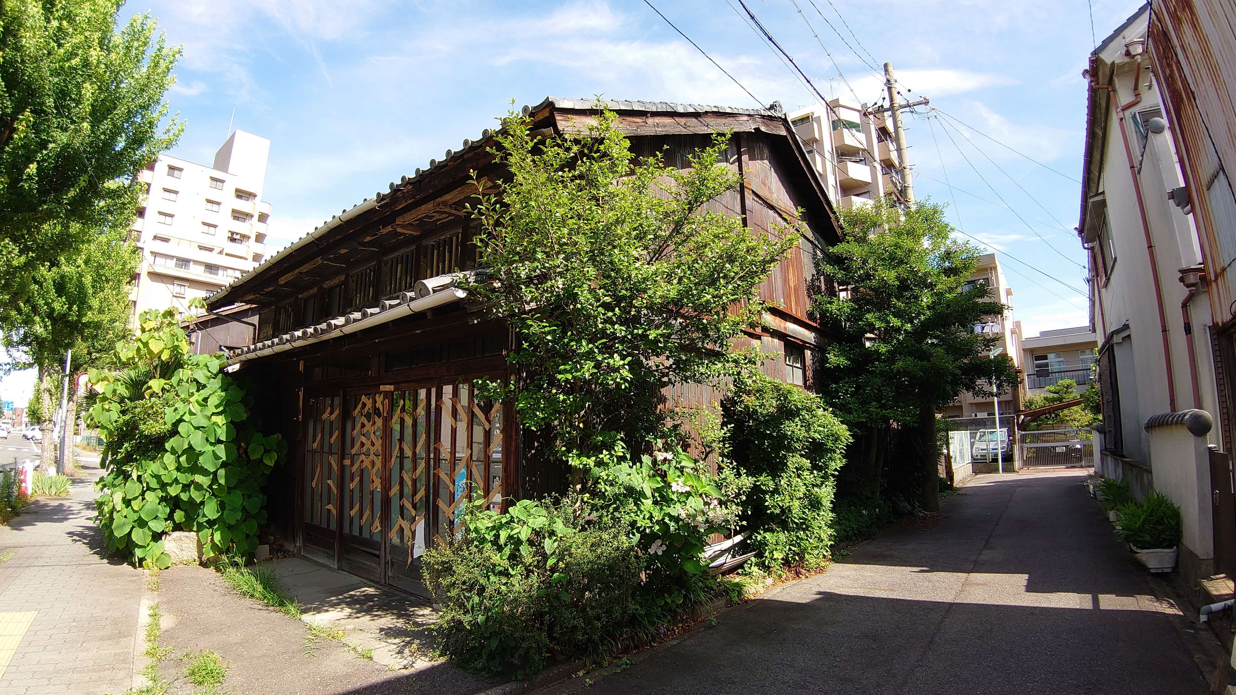 【地代地獄と更地返還の罠】売れない「借地権付き空き家」を相続した時の絶望と、確実に手放す究極の裏ワザ